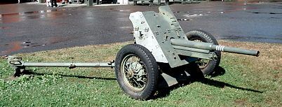 Neuvostovalmisteinen 45 mm panssarintorjuntakanuuna m/1932. Kuvan lähde on Wikipedia.