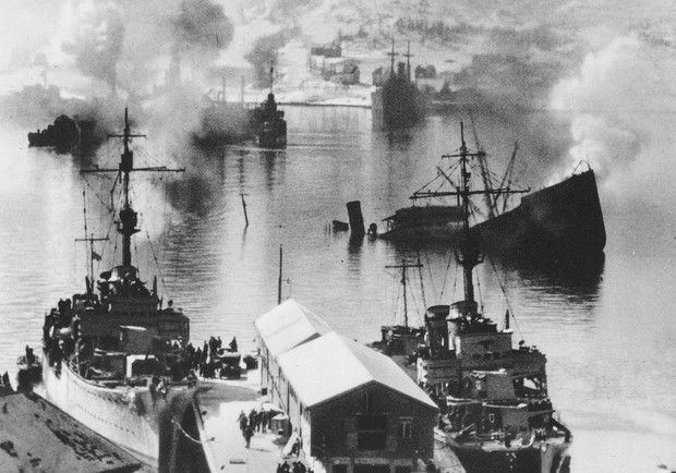 Narvikin edustalla keväällä 1940. Kuvan lähde on cineuroopa.org.