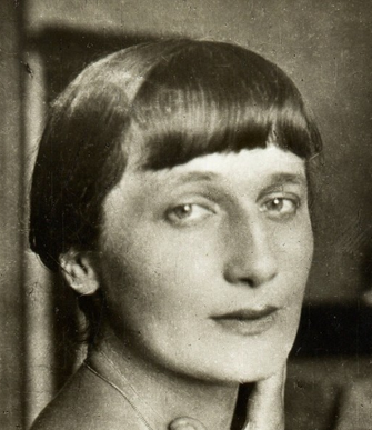 1. Runoilija Anna Ahmatova vuonna 1925. Kuvan lähde on epitafii.ru.