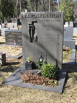 V. A. Koskenniemen hautakivi Turun hautausmaalla. Kuvan lähde on Wikipedia.