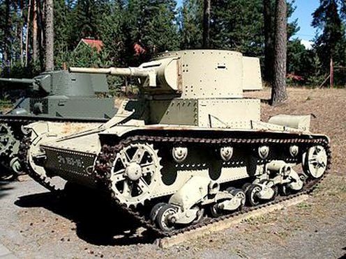 Panssarivaunu T-26 Parolan Panssarimuseossa. Kuvan lähde on Wikipedia.