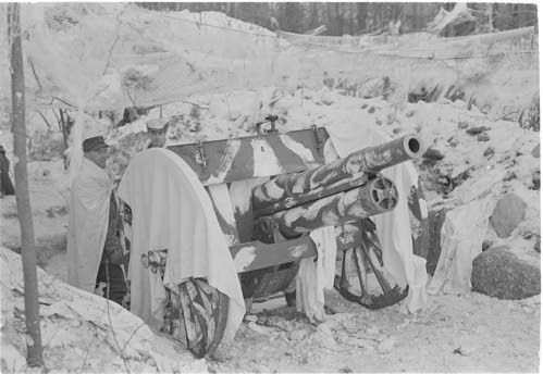 2. Omaa tykistöä asemissa Monrepoon maastossa Viipurissa. Viipuri 1940 (SA kuva)