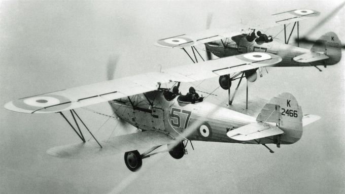 Kaksi RAF:n Hawker Hart -tiedustelukonetta. Kuvan lähde on baesystems.com.
