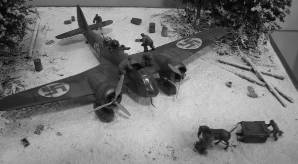 Pommikuormaa Blenheim-kone kykeni kantamaan runko- ja siipiripustimissa 600-1000 kg. Kuvan lähde on virtualpilots.fi.
