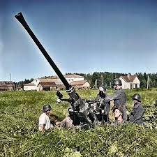 Boforsin 40 millimetrin ilmatorjuntakanuuna Laatokan Karjalassa vuonna 1944. Kuvan lähde on Wikipedia.