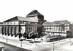 Deutsche Oper Berlin -oopperatalo vuonna 1912. Kuvan lähde on Wikipedia.
