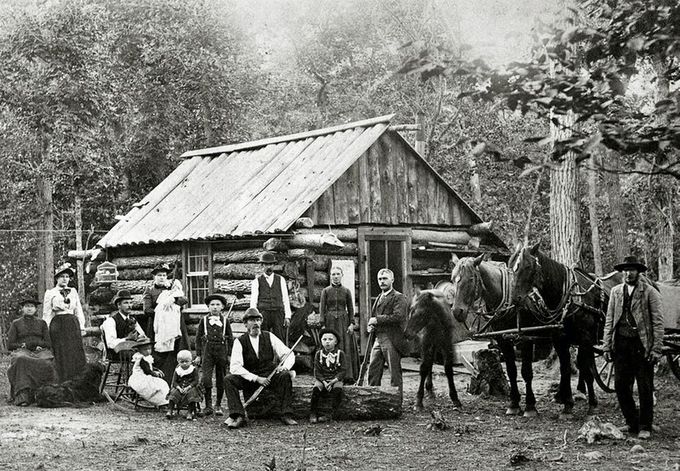 Kuva 6. Ruotsalaisia siirtolaisia Minnesotassa 1850-luvulla. Kuvan lähde on popularhistoria.se/sveriges-historia/utvandringen.