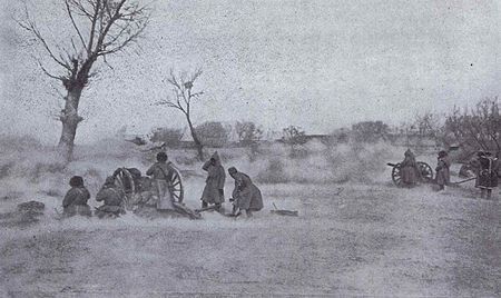 Kuva 2. Venäläisten tykistöä Mukdenin taistelussa vuoden 1905 alussa Mantšuriassa. Kuvan lähde on Wikipedia.