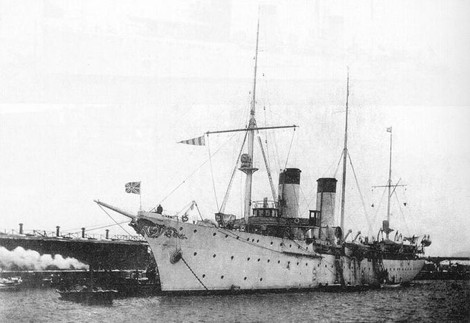 Kuva 4. Tsushiman meritaistelusta ehjänä pelastunut Venäjän laivaston risteilijä ”Almaz”. Kuvan lähde on Wikipedia.