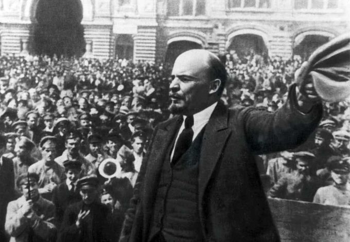Kuva 4. Vladimir Lenin oli Venäjän Kansankomissaarien neuvoston johtaja 8. marraskuuta 1917 alkaen. Kuvan lähde on Wikipedia.