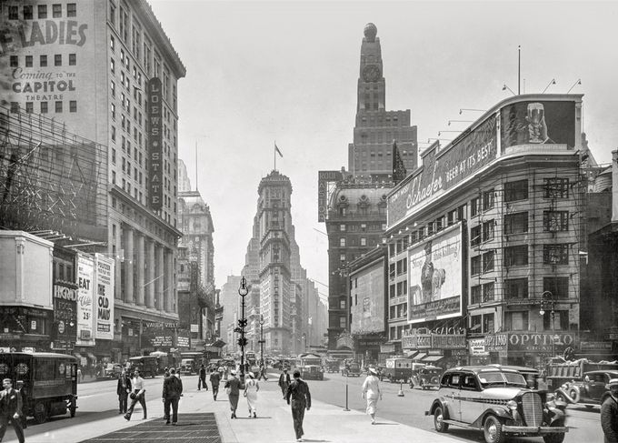 Kuva 1. Katunäkymä New Yorkissa 1930-luvulla. Kuvan lähde on wallhere.com.