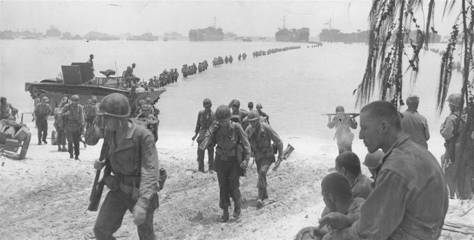 Kuva 3. Amerikkalaisia Saipanin taistelusssa vuonna 1944. Kuvan lähde on japantimes.co.jp.