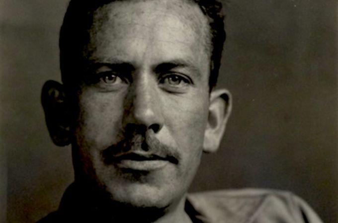 Kuva 5. Kirjailija John Steinbeck. Kuvan lähde on lareviewofbooks.org.